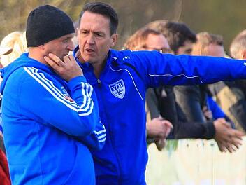 Der bisherige Co-Trainer Klaus Eichhorn (links) wird Nachfolger von Werner Thomas als Trainer des Bezirksligisten VfB Kulmbach. Foto: Archiv