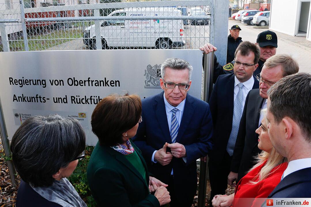 Bundesinnenminister Thomas de Maizière (CDU) hat das Balkanzentrum in Bamberg besucht