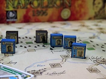 Ein neues Brettspiel weckt Erinnerungen an eine Zeit, deren Bedeutung für die Stadt Kronach und die Nachbarstädte selten thematisiert wird. Fotos: Marco Meißner