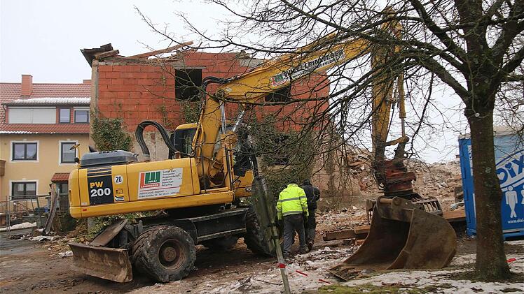 Die Abrissarbeiten waren schnell erledigt.  Foto: Gerd Schaar