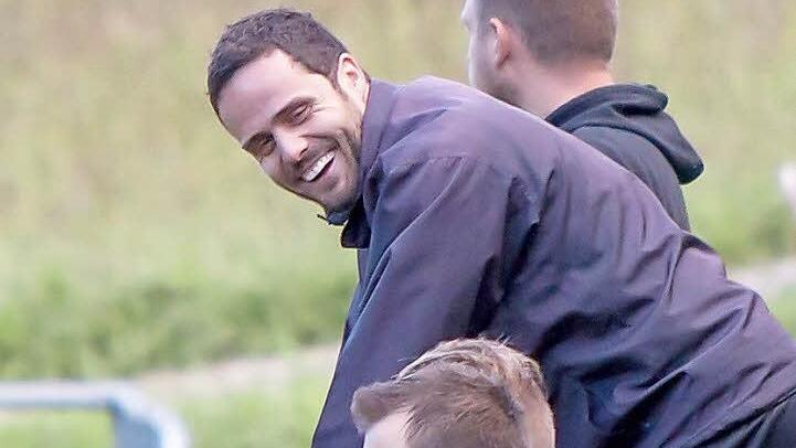 Erik Vetter hat gut lachen. Der 31-j&auml;hrige Trainer des Kreisklassisten DJK/TSV R&ouml;dental wird an der neuen Saison beim FC Coburg einsteigen. Er &uuml;bernimmt dann den "Talentschuppen" - sprich die derzeit in der Kreisliga Coburg um den Klassenerhalt k&auml;mpfende Reserve-Mannschaft. Fotos: CT-Archiv