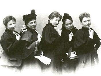 Bereits 1896 setzten sich Frauenrechtlerin Anita Augspurg (l.) und andere Aktivistinnen für Gleichberechtigung ein. Foto: Archiv