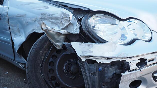 Verkehrsunfall auf der B303 in Untersteinach: Drei Personen verletzt