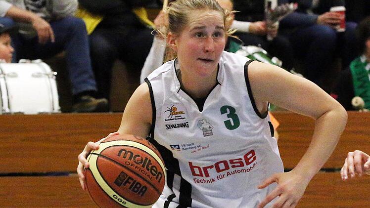 62 Assists gab Jessica Miller. 9:59:35 Stunden spielte sie für die DJK-Damen. Foto: sportpress