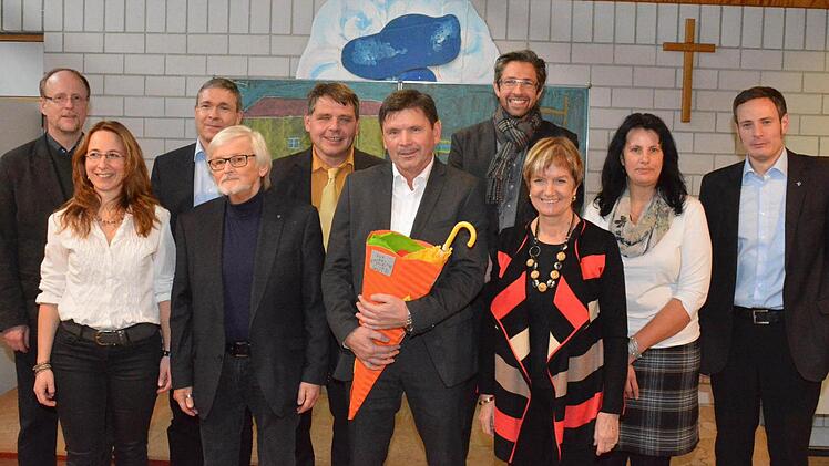 Diese Ehrengäste fanden sich an der Grundschule Burgpreppach ein, um den neuen Schulleiter willkommen zu heißen. Von links: Pfarrer Stefan Köttig, Silke Feulner, Norbert Zettelmeier, Johannes Häfner, Hermann Niediek, Alois Brandl, Matthias Weinberger, Ulrike Brech, Sonja Pohley und Pfarrer Peter Bauer. Foto: Schmidt