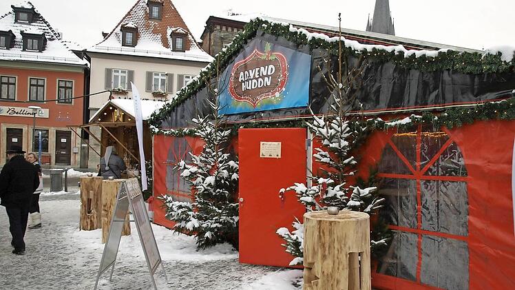 Die "Advend-Hüddn" auf dem Lichtenfelser Marktplatz wird durch ein Blockhaus ersetzt. Foto: privat