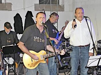 "The Cubes" spielten zugunsten des "Weißen Rings" in Scheuerfeld.  Foto: Helmut Will