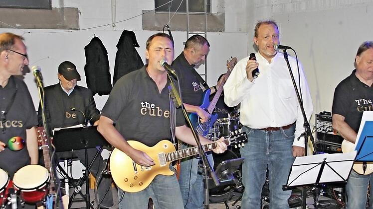 "The Cubes" spielten zugunsten des "Weißen Rings" in Scheuerfeld.  Foto: Helmut Will