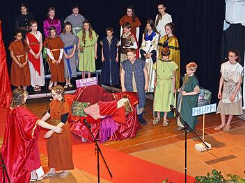 Sehr beeindruckend führte der Musicalchor "Junge Stimmen" zusammen mit einem Instrumentalensemble unter der Leitung von Matthias Göttemann das Musical "Lydia, die Purpurhändlerin" in der Stadthalle in Haßfurt auf.Ulrike Langer