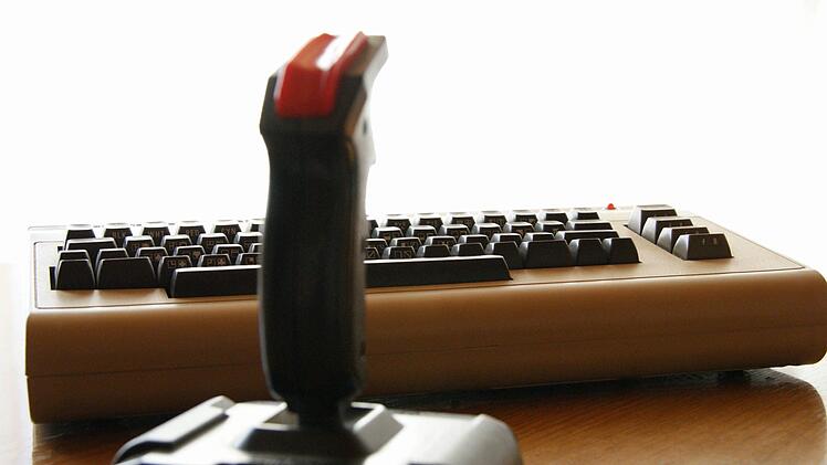 Wegen seines abgerundeten Designs wurde der C 64 etwas spöttisch "Brotkasten" genannt. Foto: Archiv/Arkadius Guzy