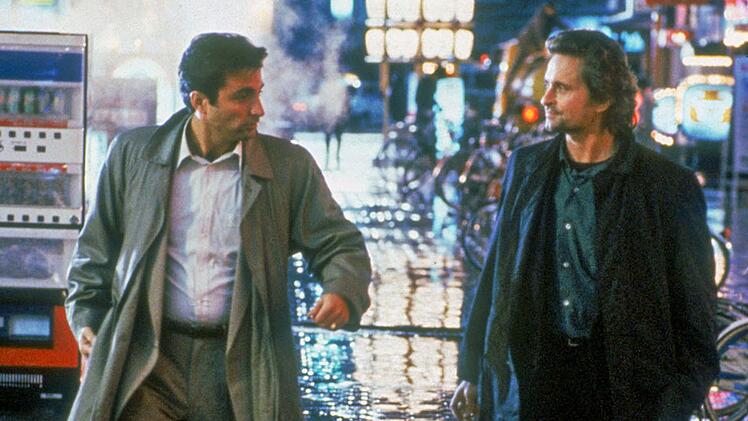 US-Cops Nick Conklin (Michael Douglas, rechts) und sein Kollege Charlie Vincent (Andy Garcia) beginnen, auf eigene Faust in Japans Unterwelt zu ermitteln.