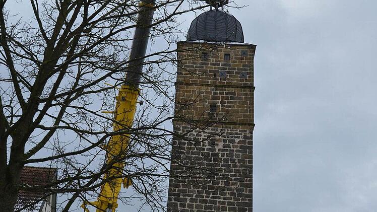 Der Flügel ,über' dem Grauturm.