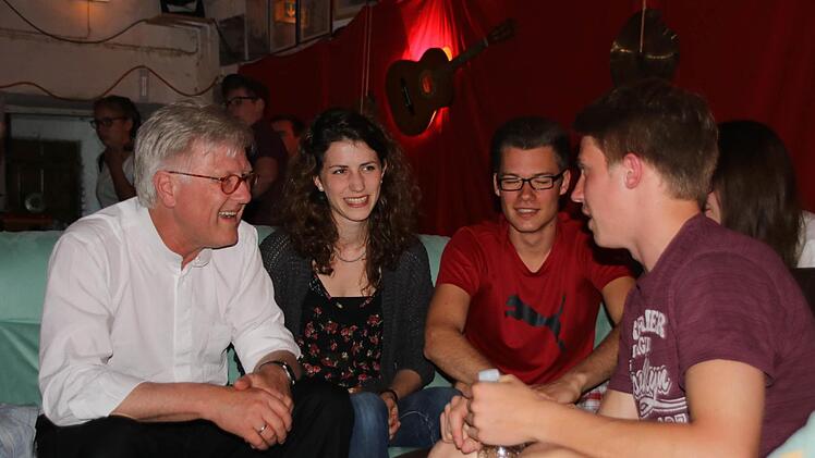 Der Landesbischof suchte das Gepräch mit den jungen Christen.