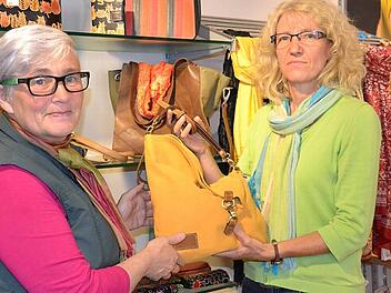 Heike Rahn (links), eine der Referentinnen, ist seit vielen Jahren als ehrenamtliche Mitarbeiterin im "Eine-Welt-Laden" Kulmbach t&auml;tig. Foto: privat