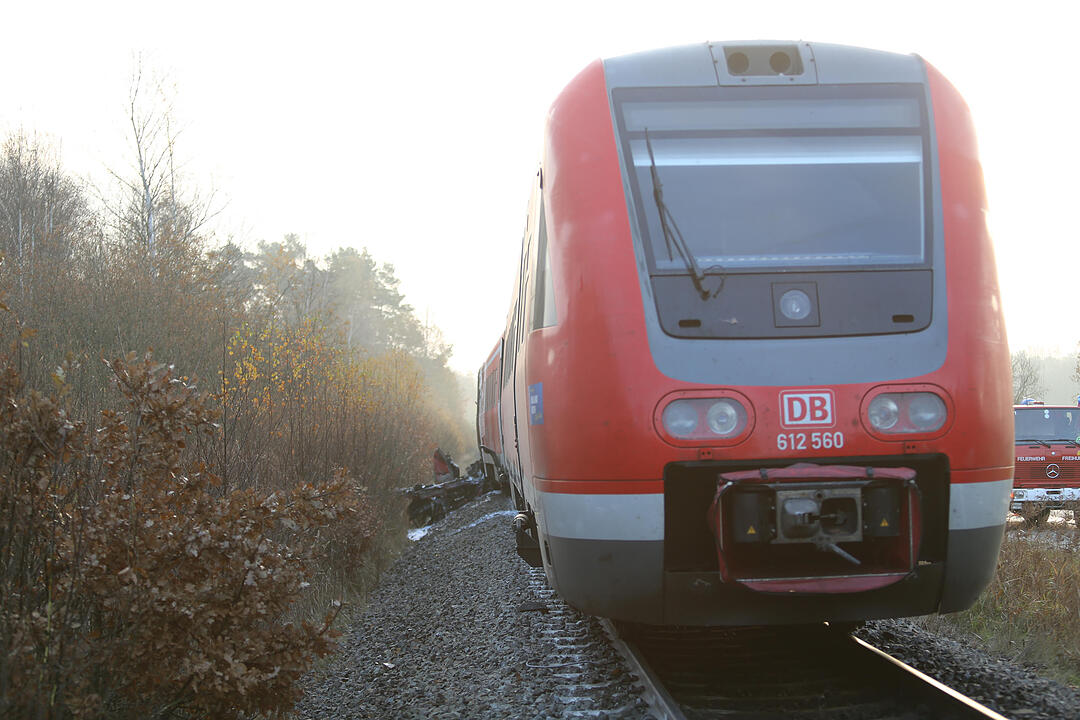 Tagbilder: Zugunglück in der Oberpfalz