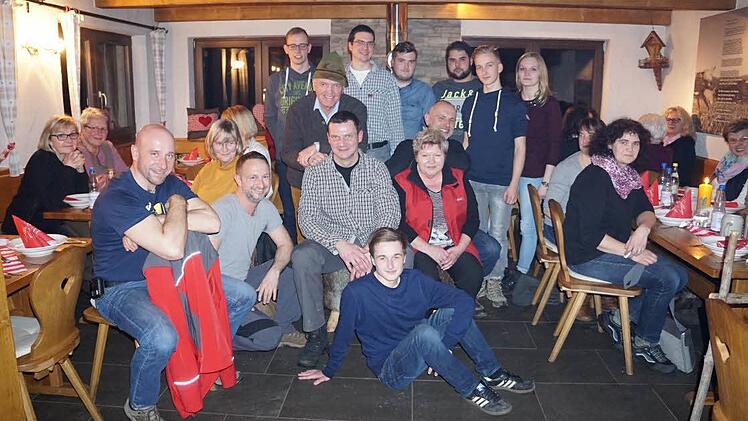 Das Helferfest des Rotkreuz-Kreisverbands fand in der Gemündener Hütte für alle statt, die sich in der Notunterkunft für Flüchtlinge in Bad Neustadt engagiert haben. Foto: Marion Eckert