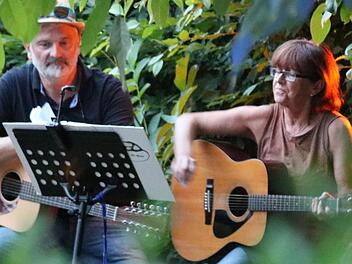 Das Duo Hofmann & Söllner: Hausgemachte Musik in ganz eigenen Interpretationen. Foto: Klaus Klaschka
