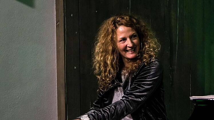 Impressionen von der Coburger Jazznacht: Beatrice Kahl und "B.groovy" bei "Leise am Markt".Foto: Jochen Berger