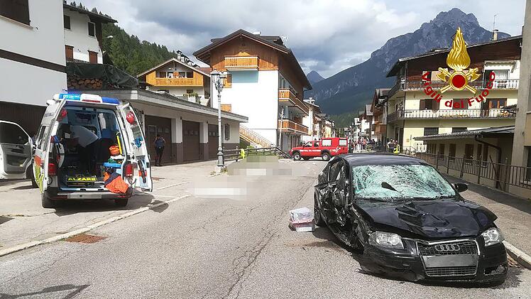 Deutsche soll in Italien in Familie gefahren sein - Drei Tote