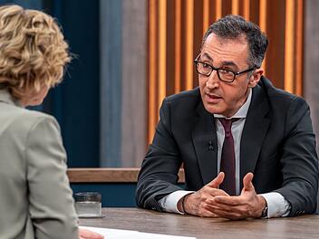 Cem &Ouml;zdemir sprach bei "Caren Miosga" &uuml;ber Alltagsrassismus.