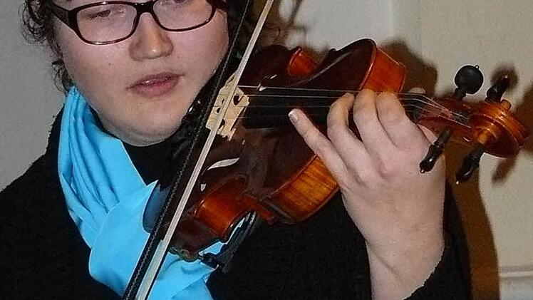 Pia Kraus beim Geigensolo. Foto: Klaus-Peter Wulf