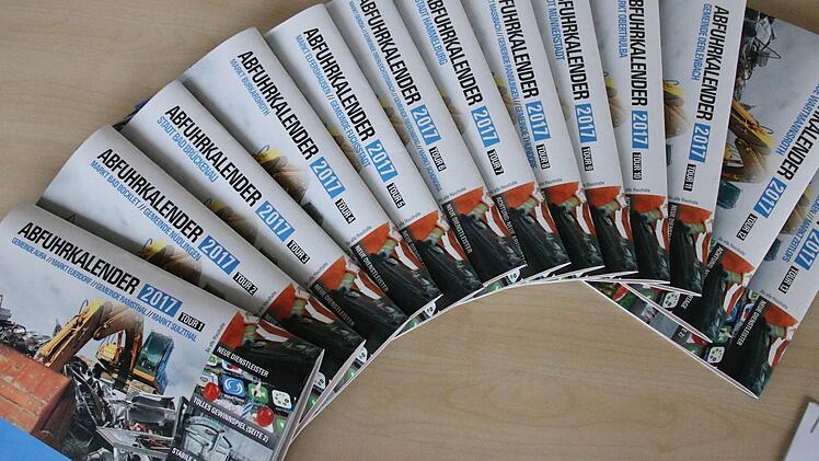 13 unterschiedliche Abfuhrkalender gibt es im Landkreis. Auflage: 41 800 Stück. Foto: Ralf Ruppert