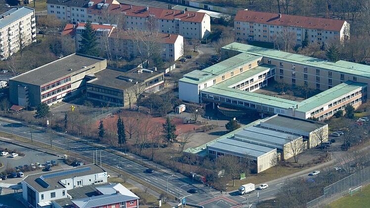 Das Dientzenhofer-Gymnasium soll als Nächstes mit einer Generalsanierung dran sein. Foto: Ronald Rinklef