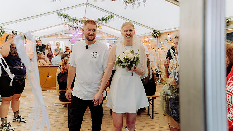 Besonderer Moment auf fränkischem Festival: Paar gibt sich Ja-Wort