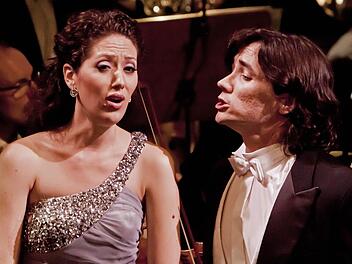 Der Gala-Abend wird zum Stelldichein neuer Künstler: Die Sopranistin Ana Cvetcovic-Stojnic und José Manuel. Foto: Jochen Berger