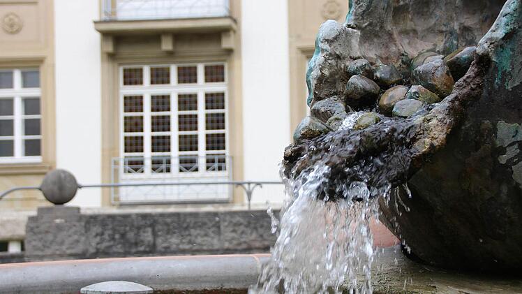 Der Quellenstein am Kurhausbad Foto: Benedikt Borst