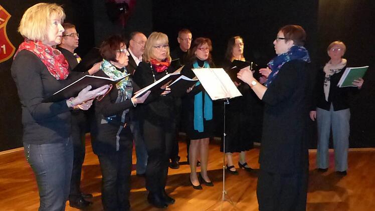 Der Evangelische Chor Stammbach mit Cornelia Schwarz Ernst