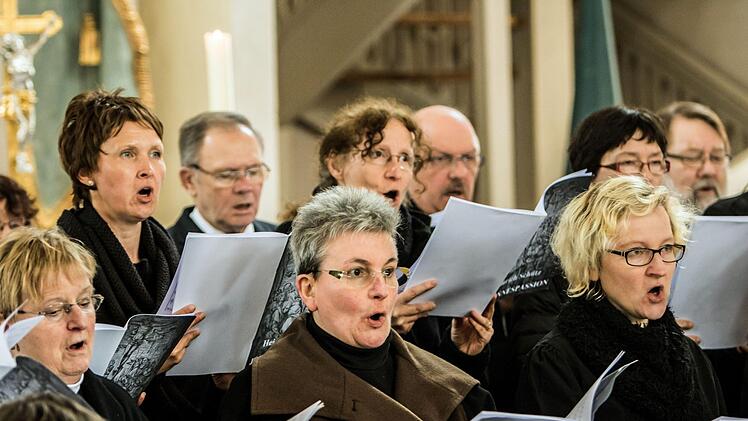 Einen eindringlichen Akzent zum Osterfest setzte die Aufführung der Johannespassion von Heinrich Schütz in der Marienkirche in Gauerstadt. Kirchenmusikdirektor Torsten Sterzik dirigierte die Sängervereinigung Bad Rodach und die Stadtkantorei Hildburghausen sowie das Collegium musicum Hildburghausen.Jochen Berger