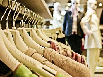 Das Marken Outlet in Zeil am Main ist für Familien immer einen Besuch wert: Acht attraktive Outlet-Stores mit einer riesigen Auswahl dauerhaft günstiger Markenartikel warten auf Schnäppchenjäger.  Symbolbild: pixabay.com/markusspiske