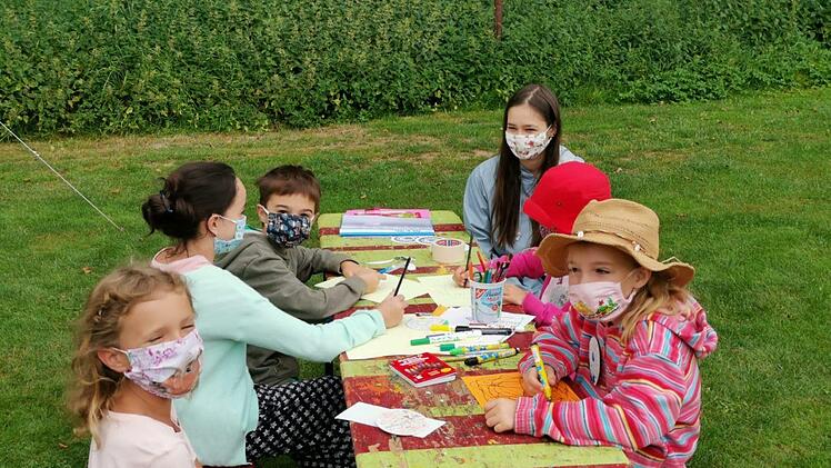 Viel Spaß hatten die Kinder beim Basteln und Malen. Foto: Christian Licha