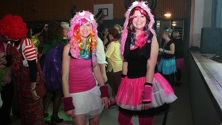Sehenswerte Kostümierungen beim Weiberfasching in Wachenroth Foto: Evi Seeger