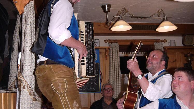 A echte Gaudi: das Wirtshaussingen in Ebersdorf bei Coburg. Foto: Berthold Köhler