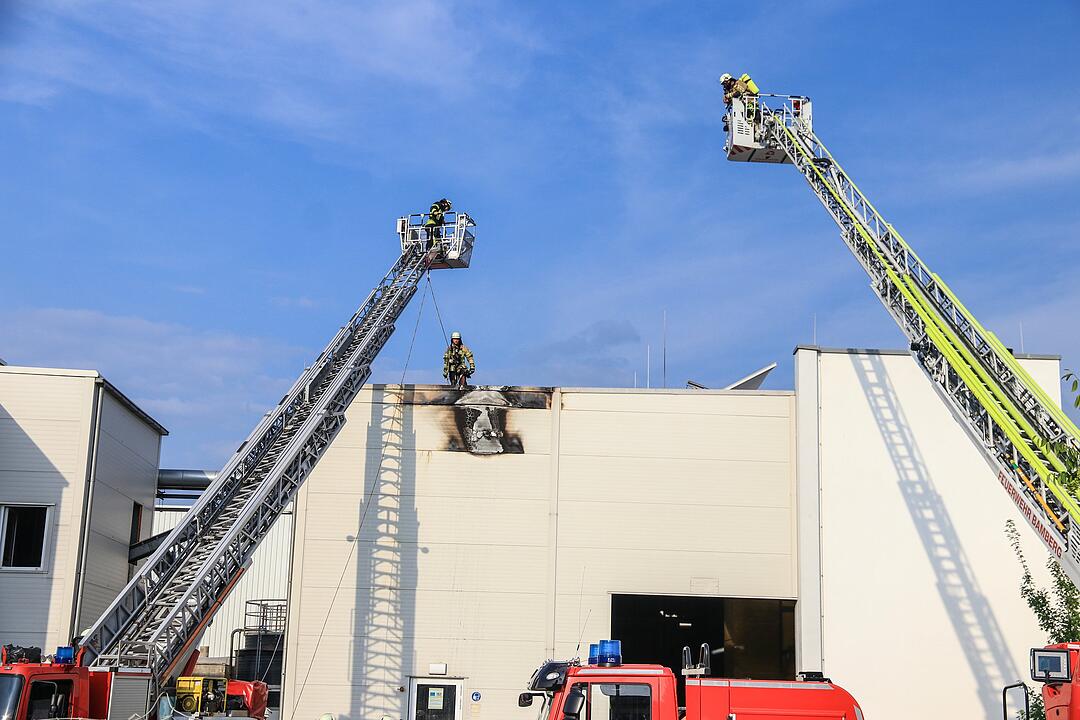 Brand in Lagerhalle in Bamberg