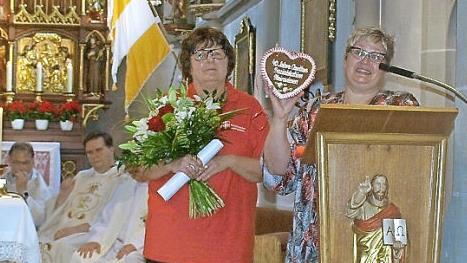 Caritas-Geschäftsführerin Cornelia Thron sagte der Leiterin der Sozialstation Steinwiesen, Brigitte Wunder, ein herzliches Vergelt's Gott.