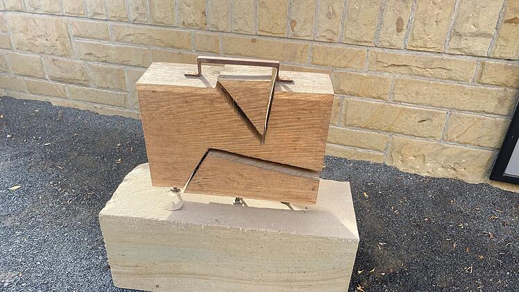 Besch&auml;digtes Mahnmal