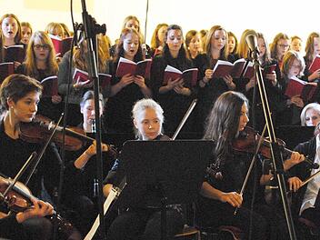 Ob großer Mittel- und Oberstufenchor, das Orchester in unterschiedlichen Zusammensetzungen, kleinere Ensembles oder Solisten, die Albertinum-Weihnacht imponierte mit anspruchsvollem Programm. Fotos: Carolin Herrmann