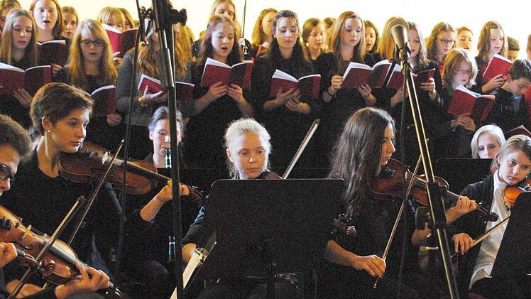 Ob großer Mittel- und Oberstufenchor, das Orchester in unterschiedlichen Zusammensetzungen, kleinere Ensembles oder Solisten, die Albertinum-Weihnacht imponierte mit anspruchsvollem Programm. Fotos: Carolin Herrmann