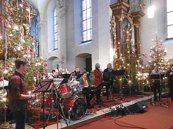 Die Musiker von "Yalla" begeistern die Zuhörer in der Klosterkirche auf dem Kreuzberg. Foto: Regina Rinke