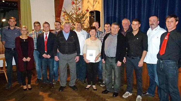 Im Rahmen der SV-Weihnachtsfeier wurden langjährige Mitglieder geehrt. Foto: Lothar Weidner