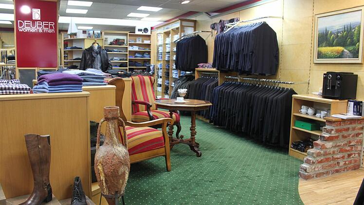 "Ich bin gerne dort für Sie da, wo ich auch sonst gerne lebe", sagt Geschäftsinhaber Peter Deuber über den Standort seines Modeladens.  Foto: Markus Häggberg