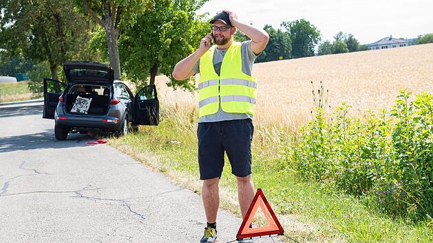 Wenn es gekracht hat: Unfallstelle sichern und Europ&auml;ischen Unfallbericht ausf&uuml;llen. Bei Personensch&auml;den immer die Polizei rufen. Foto: HUK-COBURG