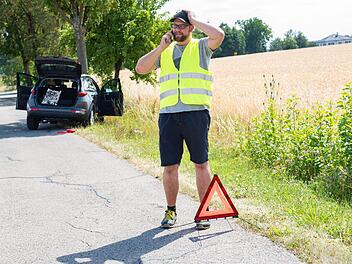 Wenn es gekracht hat: Unfallstelle sichern und Europäischen Unfallbericht ausfüllen. Bei Personenschäden immer die Polizei rufen. Foto: HUK-COBURG
