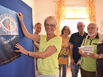 Seit Januar t&uuml;ftelten sie an einem Programm f&uuml;r die Interkulturelle Woche, jetzt kann es losgehen. Im Bild (von links) Sigrun Wagner, Elsbeth Oberhammer, Hedi Str&ouml;hlein, Arne Poperl und Manfred Str&ouml;hlein Foto:  Uschi Prawitz