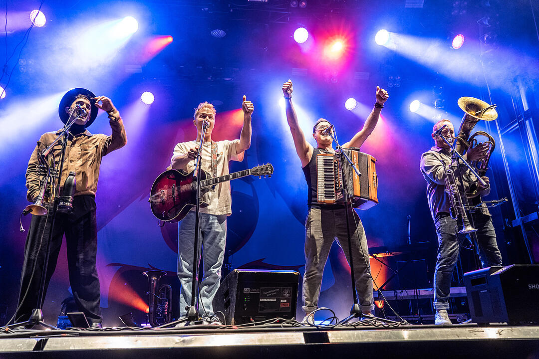 Moderne Beats, traditionelle Blasmusik und humorvolle Texte!