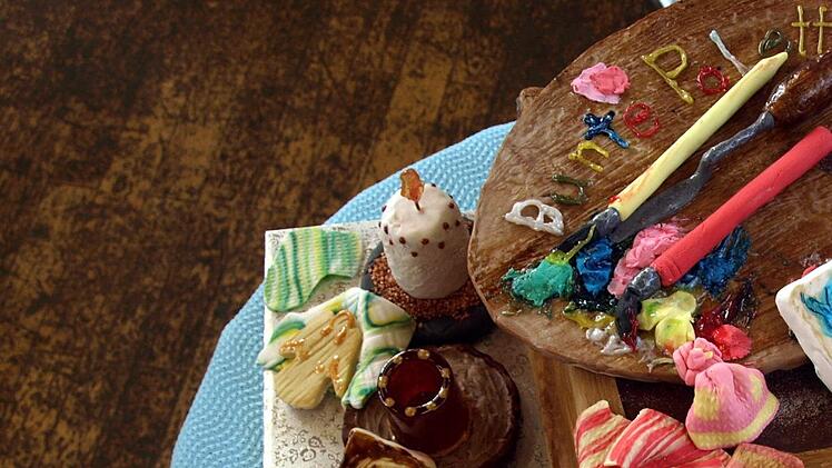 Die "Bunte-Palette-Torte" - die Vielfalt der Ausstellung  in einer Torte zum NaschenSusanne Deuerling