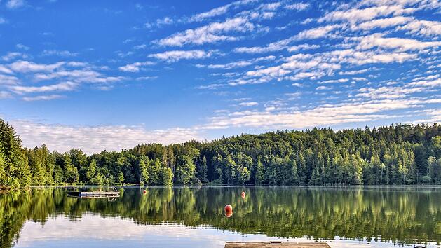 Senior (78) bewusstlos in Baggersee gefunden - trotz Reanimation stirbt er
